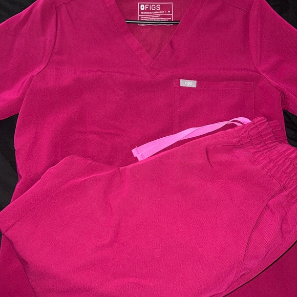 Women’s Dark Magenta Figs Scrubs Set - Limited Edition - Size M - Picture 3 of 3